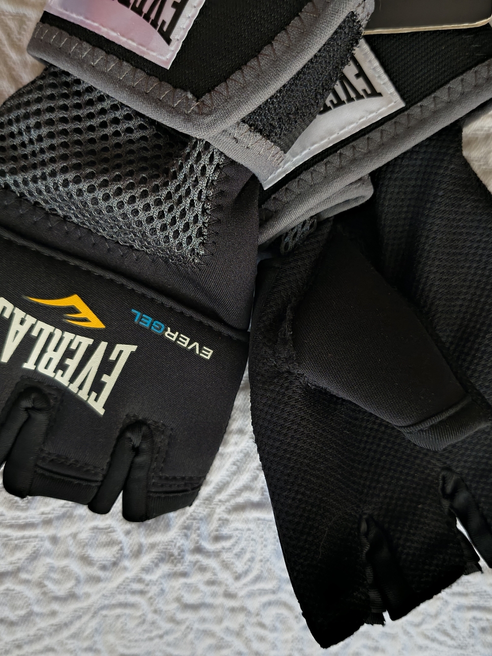 Everlast Black and Gray Evergel Hand Wraps Large